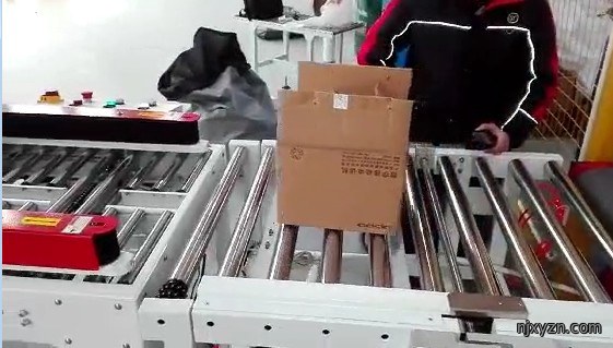客户应用封箱机